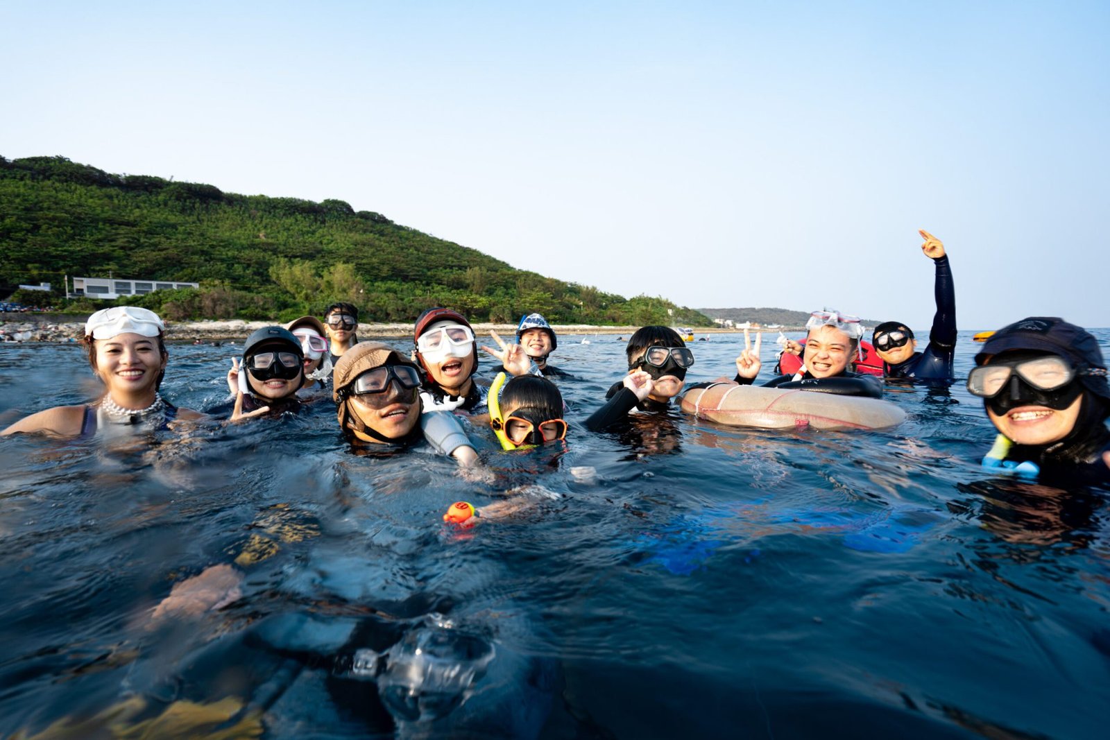 OneDay Oceanworks 學員在海面上合照